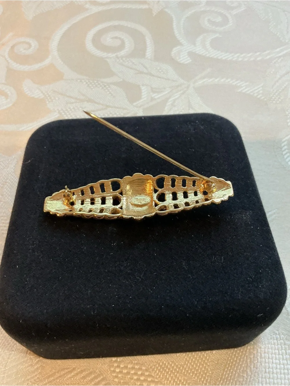 Trifari Vintage Openwork Filigree Gold Tone Brooch Pin